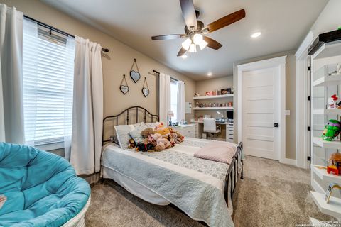 Single Family Residence in Mico TX 895 Private Road 1742 31.jpg
