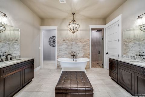 Single Family Residence in Mico TX 895 Private Road 1742 17.jpg