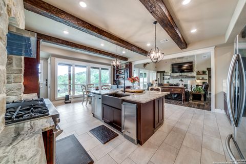 Single Family Residence in Mico TX 895 Private Road 1742 10.jpg