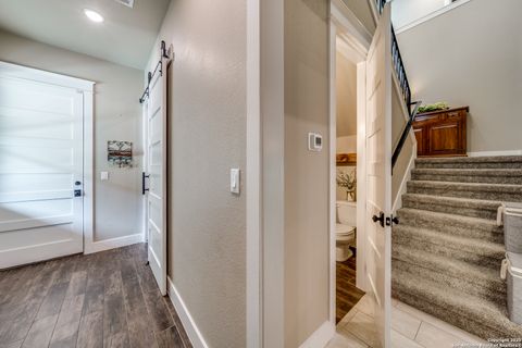 Single Family Residence in Mico TX 895 Private Road 1742 26.jpg