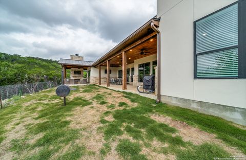 Single Family Residence in Mico TX 895 Private Road 1742 37.jpg