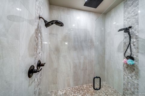 Single Family Residence in Mico TX 895 Private Road 1742 18.jpg