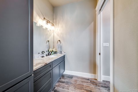 Single Family Residence in Mico TX 895 Private Road 1742 24.jpg