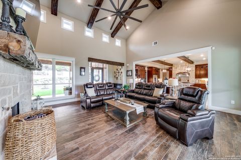 Single Family Residence in Mico TX 895 Private Road 1742 6.jpg