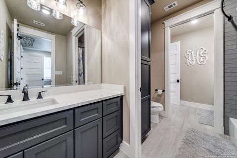 Single Family Residence in Mico TX 895 Private Road 1742 33.jpg