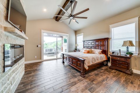Single Family Residence in Mico TX 895 Private Road 1742 15.jpg
