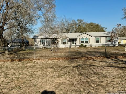 Manufactured Home in Natalia TX 2299 county road 770.jpg