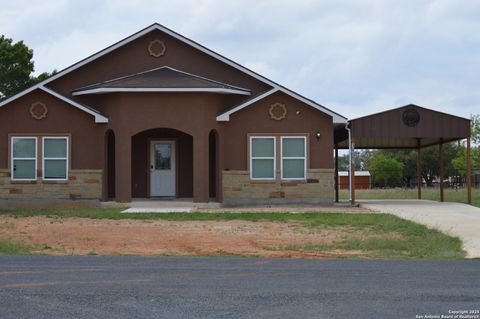 Single Family Residence in Lytle TX 18687 Rolling Meadow.jpg