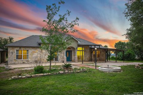 Single Family Residence in Rio Medina TX 766 County Road 2651.jpg