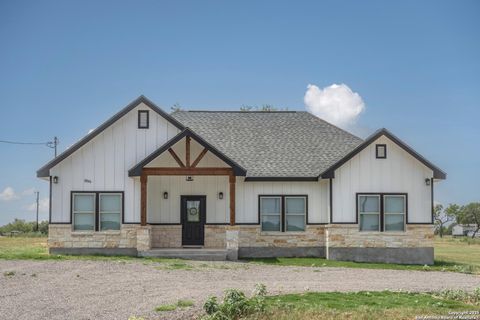 Single Family Residence in Atascosa TX 12946 Prosperidad Ln.jpg