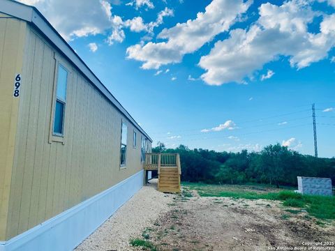 Manufactured Home in Devine TX 698 Forest Creek.jpg
