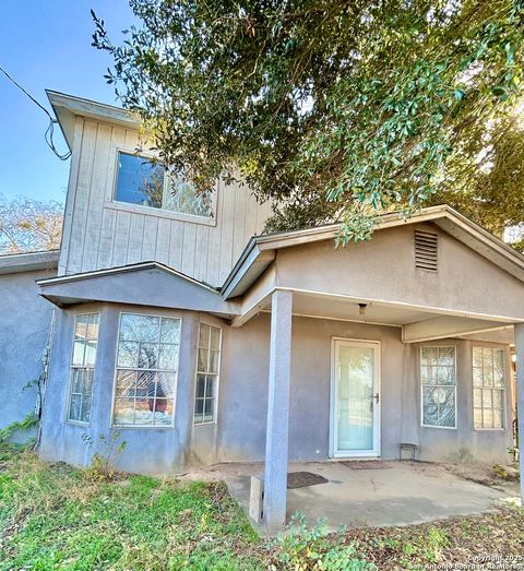 Single Family Residence in Natalia TX 3274 Interstate 35.jpg