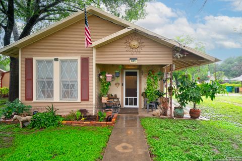 Single Family Residence in Castroville TX 601 Berlin St.jpg