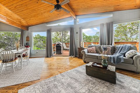 Single Family Residence in Lakehills TX 300 Hill Crest.jpg