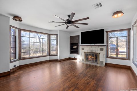 Single Family Residence in Medina TX 13132 Texas 16 13.jpg