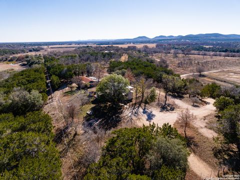 Single Family Residence in Medina TX 13132 Texas 16 17.jpg