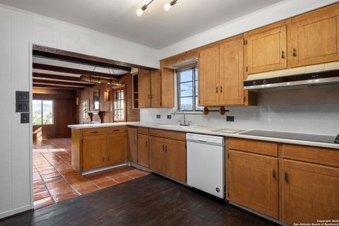 Single Family Residence in Medina TX 13132 Texas 16 4.jpg
