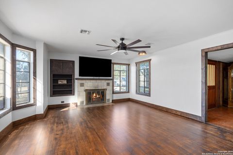 Single Family Residence in Medina TX 13132 Texas 16 12.jpg