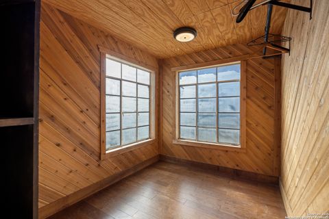 Single Family Residence in Medina TX 13132 Texas 16 10.jpg