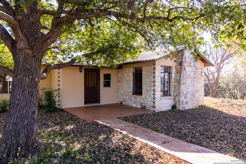 Single Family Residence in Medina TX 13132 Texas 16 1.jpg