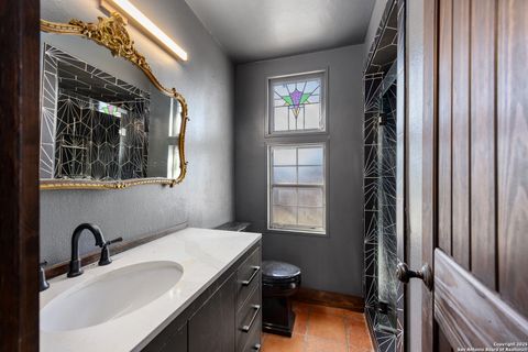 Single Family Residence in Medina TX 13132 Texas 16 8.jpg