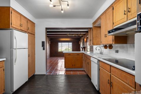 Single Family Residence in Medina TX 13132 Texas 16 5.jpg