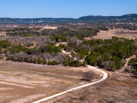 Single Family Residence in Medina TX 13132 Texas 16 23.jpg