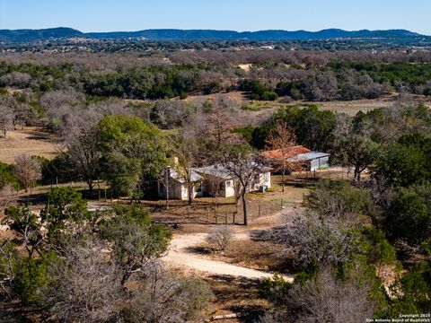Single Family Residence in Medina TX 13132 Texas 16 24.jpg