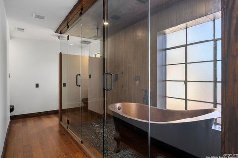 Single Family Residence in Medina TX 13132 Texas 16 6.jpg