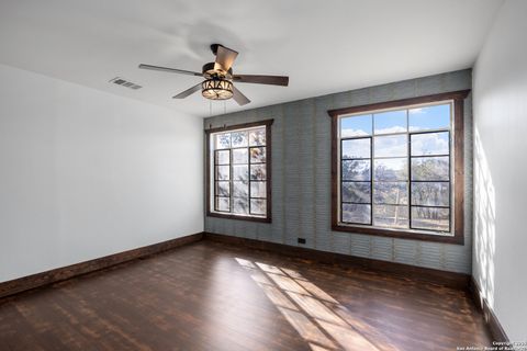 Single Family Residence in Medina TX 13132 Texas 16 11.jpg