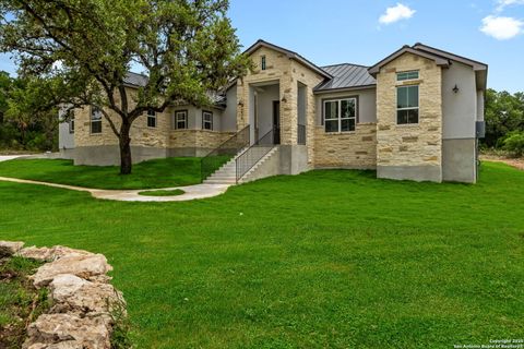 Single Family Residence in San Antonio TX 14033 William Blazeby.jpg