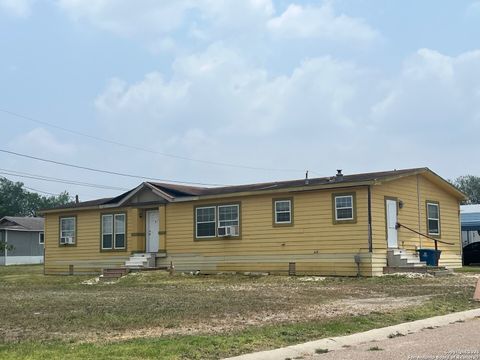 Manufactured Home in Three Rivers TX 109 Rosa St.jpg
