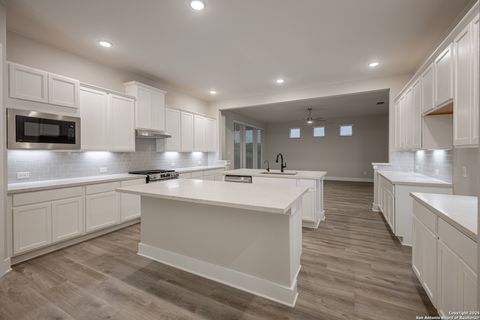 Single Family Residence in Castroville TX 103 Highland Park 6.jpg