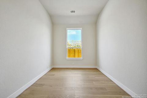 Single Family Residence in Castroville TX 325 Lacey Oak 14.jpg