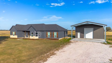 Single Family Residence in Beeville TX 3417 Fm 888 3.jpg