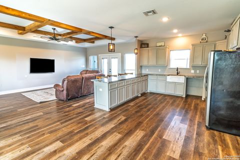 Single Family Residence in Beeville TX 3417 Fm 888 10.jpg