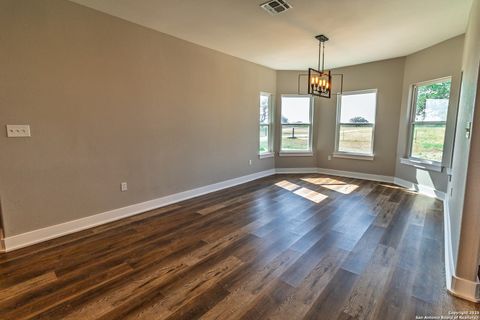 Single Family Residence in Beeville TX 3417 Fm 888 16.jpg