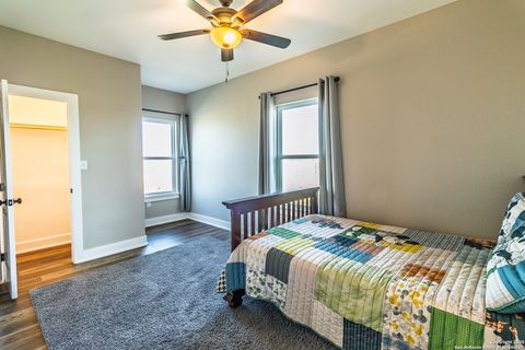 Single Family Residence in Beeville TX 3417 Fm 888 23.jpg