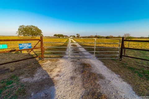 Single Family Residence in Beeville TX 3417 Fm 888 1.jpg