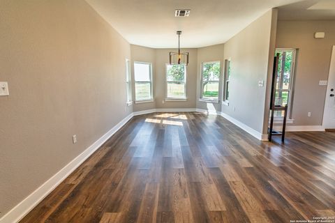 Single Family Residence in Beeville TX 3417 Fm 888 15.jpg