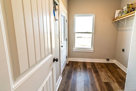 Single Family Residence in Beeville TX 3417 Fm 888 36.jpg
