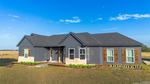 Single Family Residence in Beeville TX 3417 Fm 888 4.jpg