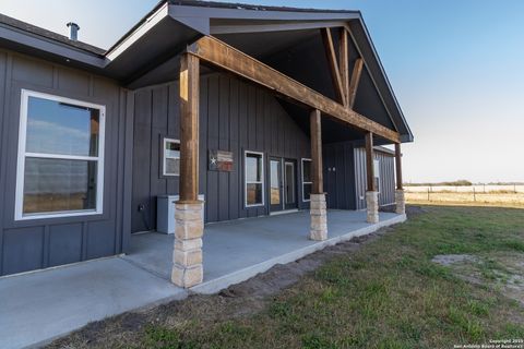 Single Family Residence in Beeville TX 3417 Fm 888 41.jpg