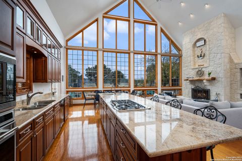 Single Family Residence in Lakehills TX 275 Lookout Dr.jpg