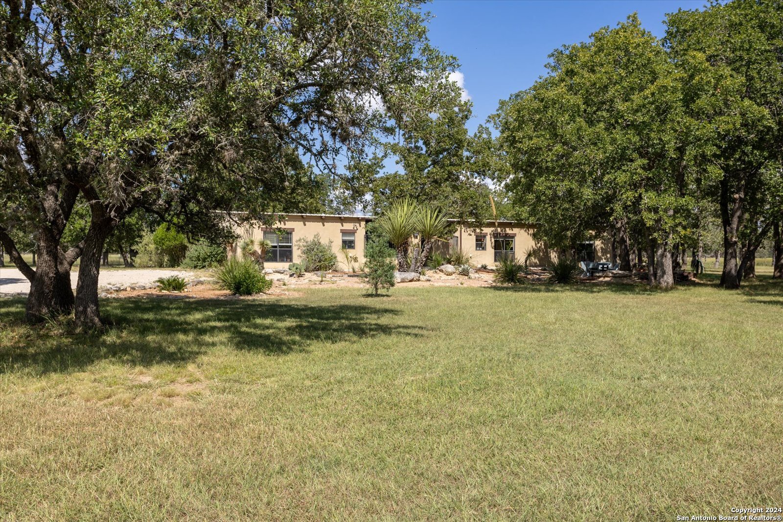 Single Family Residence in Medina TX 1158 Orchard Park Blvd 2.jpg