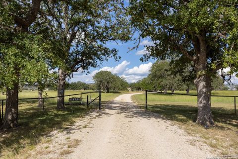 Single Family Residence in Medina TX 1158 Orchard Park Blvd 55.jpg