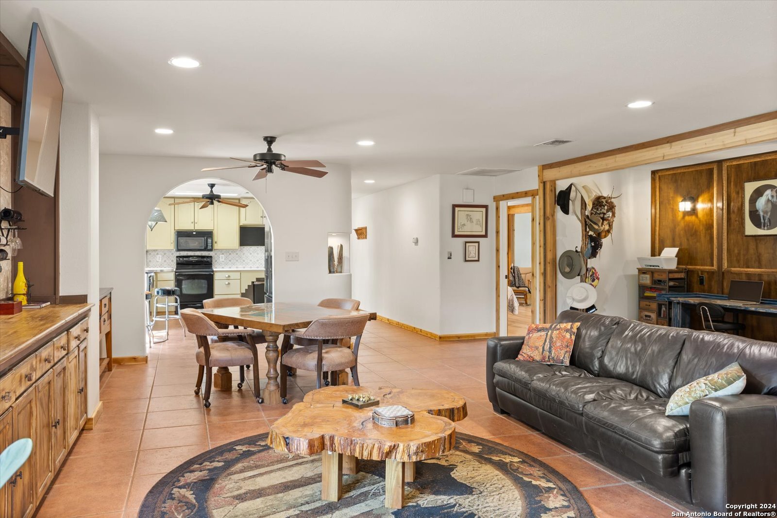 Single Family Residence in Medina TX 1158 Orchard Park Blvd 11.jpg