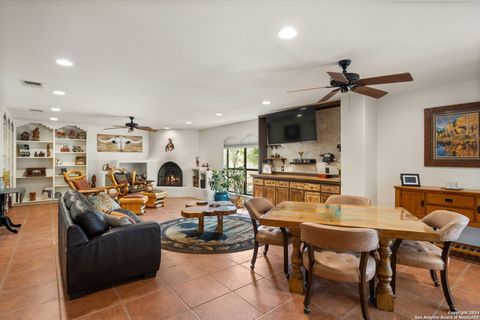Single Family Residence in Medina TX 1158 Orchard Park Blvd 6.jpg