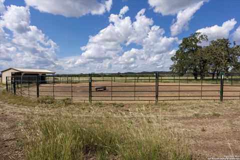 Single Family Residence in Medina TX 1158 Orchard Park Blvd 42.jpg