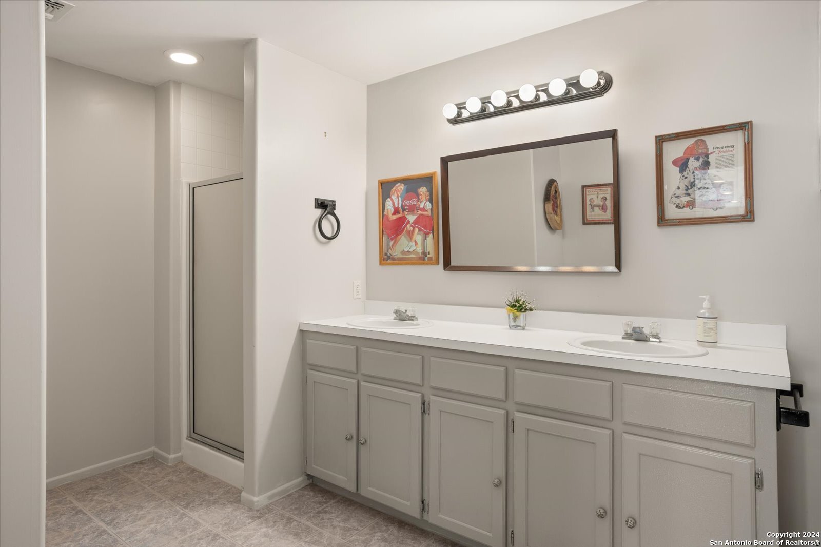 Single Family Residence in Medina TX 1158 Orchard Park Blvd 34.jpg